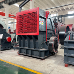 值得一看的是時產(chǎn)200噸環(huán)保反擊碎石機