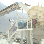 反擊式破碎機(jī)處理物料的三種破碎機(jī)理